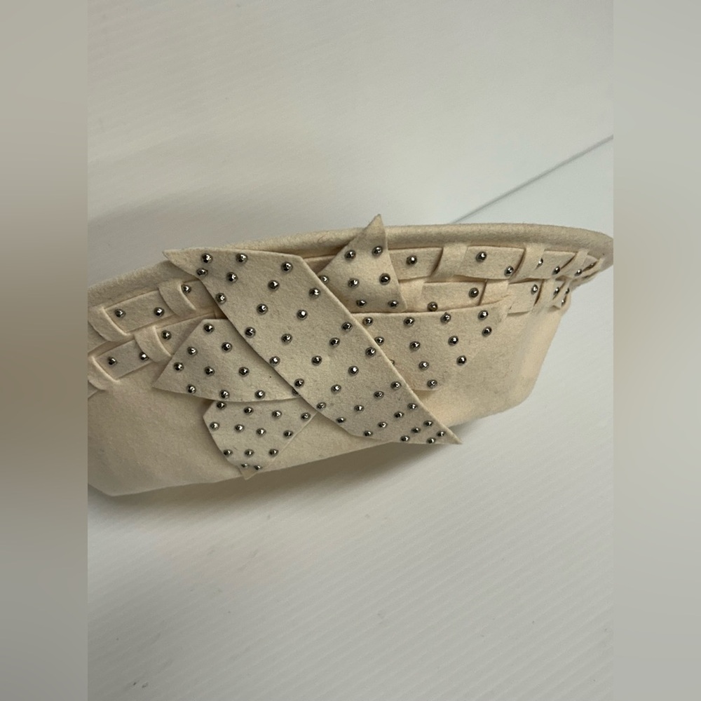 NWT Vintage Oscar De La Renta Millinery Beige Rhinestone Felt Womens Church Hat